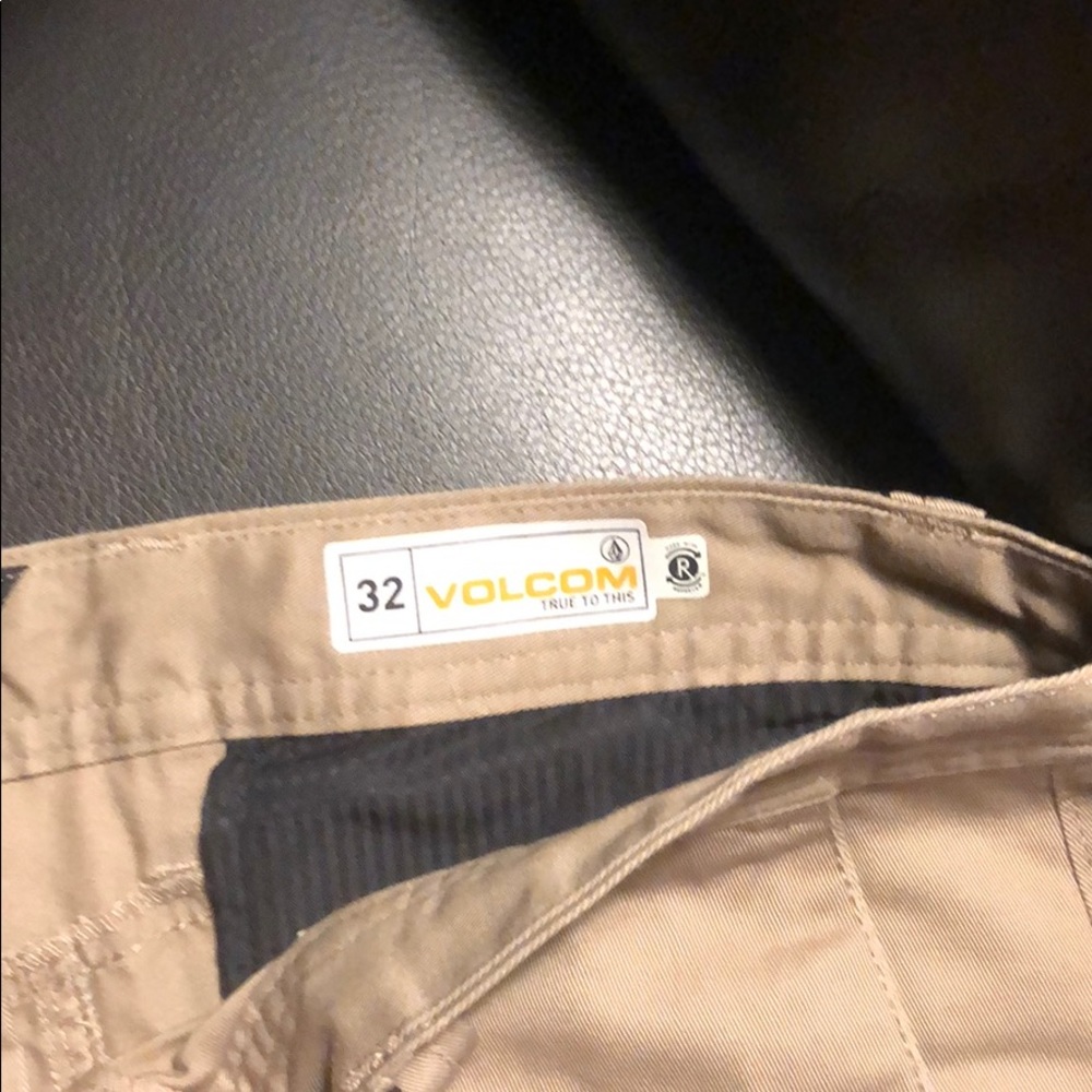 Volcom shorts - Picture 2 of 2